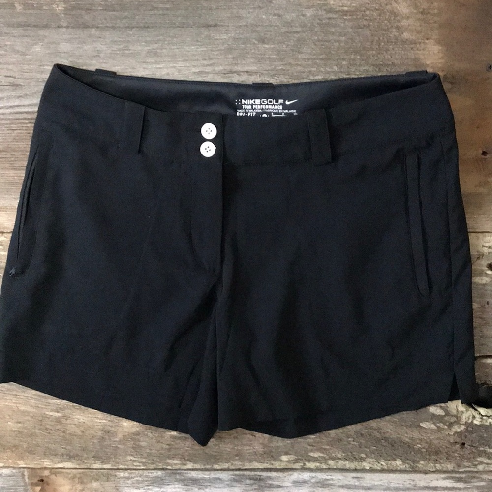 Nike golf tour performance black shorts size 6.